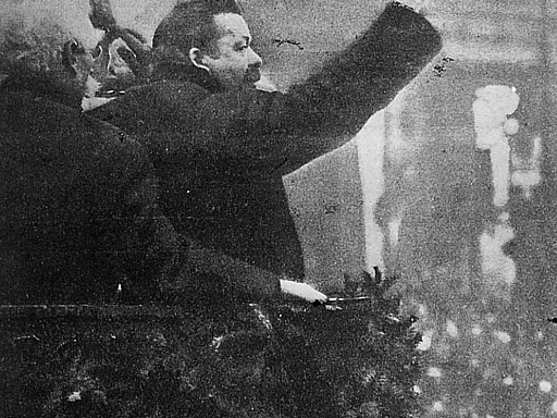 Ansprache auf dem Platz vor dem Brandenburger Tor in den Tagen der November-Revolution 1918