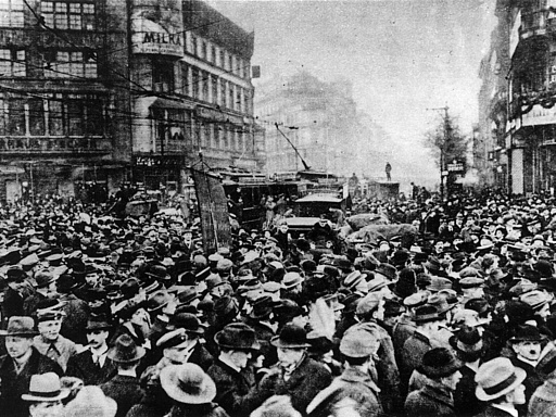 Menschenmassen auf Berliner Straßen